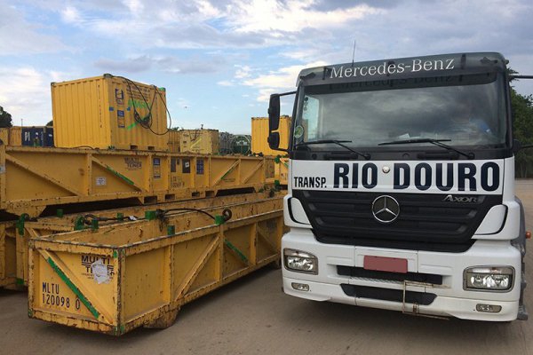 Transporte de cargas soltas (tambores, IBCs, bombonas, caixas e pallets)